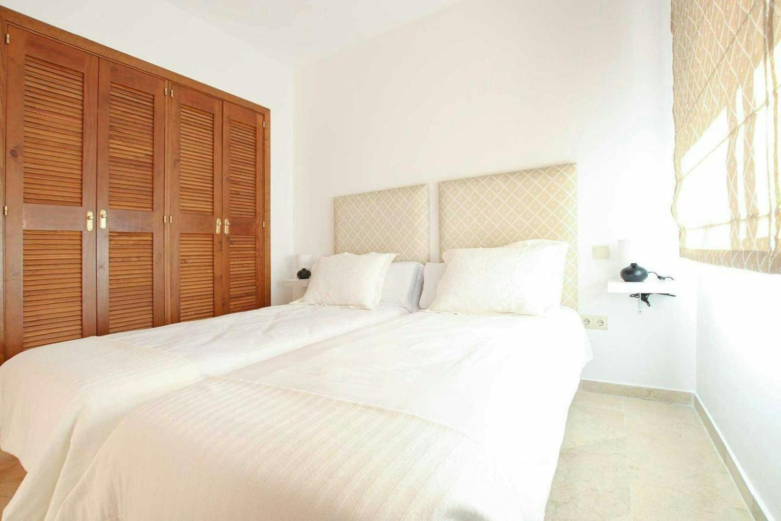 Piso 4 Hab. - Elviria Playa Lejlighed Marbella Eksteriør billede